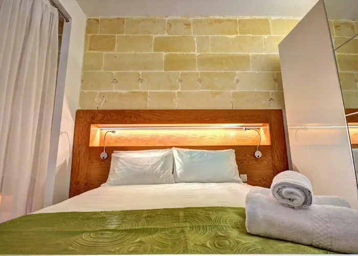 Moon Stone Apartment *