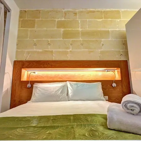 Moon Stone Apartment *