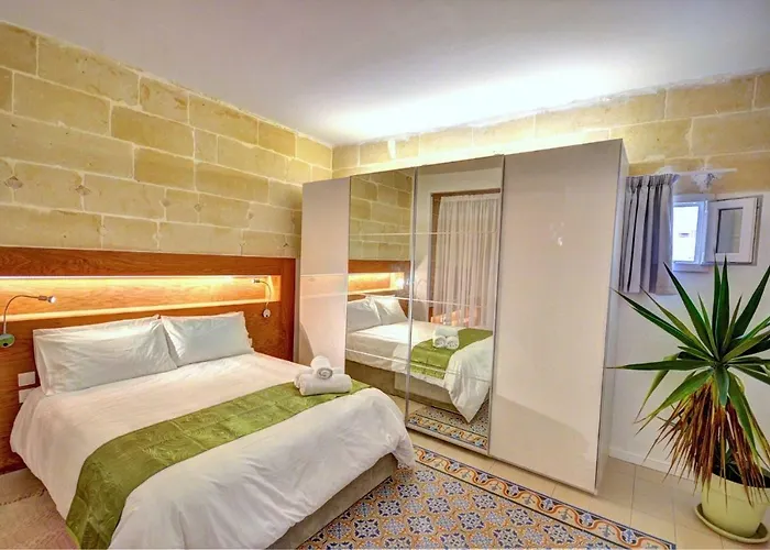 Moon Stone 瓦莱塔